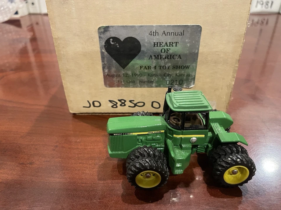 1/64 John Deere 8850 Tractor w/Duels, 1990 Heart Of America Farm Show, Ertl - Image 1 of 1