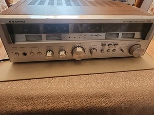 Vintage Sanyo 2050, ricevitore stereo AM/FM, armadio in legno - COSÌ COM'È - SOLO PER PARTI - Foto 1 di 9