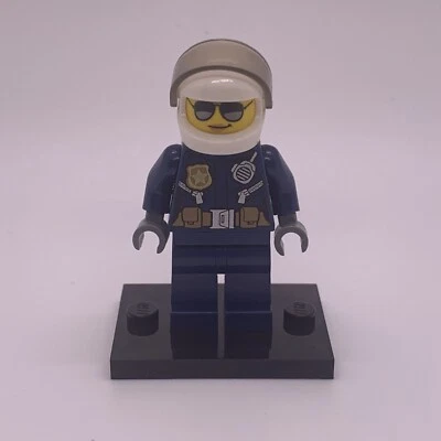 Подлинная минифигурка полицейской женщины-пилота LEGO City от 60139 -cty0739 - Изображение 1 из 4