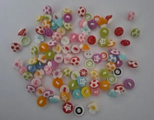 100 Stück Knöpfe in verschiedenen Farben und verschiedenen Muster, 12 mm - Bild 1 von 1