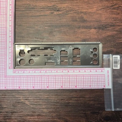 Protector de E/S ATX para placa base desconocida placa posterior de E/S Foto 1 de 2