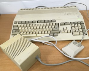 Commodore Amiga 500  Computer with PSU and mouse (tested)