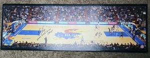 BILL AUTOFIRMATO AUTOGRAFO KANSAS JAYHAWKS BASKET ALLEN FIELDHOUSE TELA - Foto 1 di 22