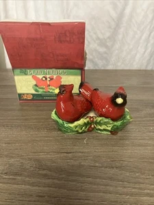 New Open Box Cracker Barrel Plaid Tidings Cardinal Salt Pepper Shakers - Picture 1 of 9