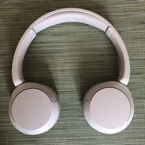 Sony WH-CH520 Wireless Bluetooth Headphones - White. - Picture 1 of 7
