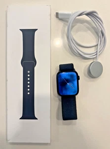 Apple iWatch Series 9 45mm W/ Cahrger & Brand New Sport Band 64GB MR9A3LL/A - Zdjęcie 1 z 4