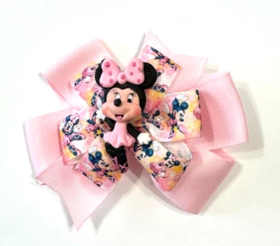 Hermoso moño de pelo inspirado en la bailarina Minnie Mouse para niñas. Foto 1 de 3