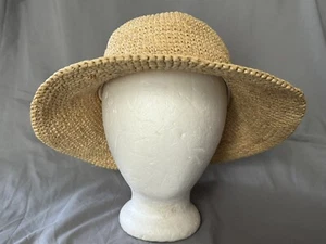 Sombrero para el sol Scala Collezione Destin ala ascendente de rafia para mujer EXC Beach Garden - Imagen 1 de 6