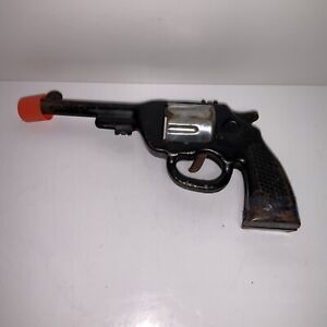 Vintage RARE CLEAR JEWEL Wyandotte Red Ranger Tin Toy Clicker Gun Metal Litho