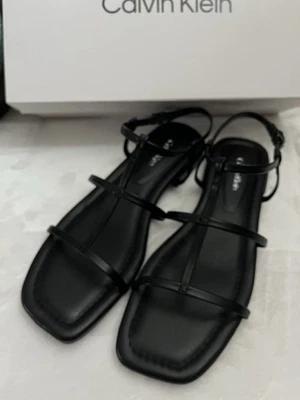 Босоножки Calvin Klein модель Sallia с ремешками на лодыжке черные с квадратным носком женские размер США 7,5 М - Изображение 1 из 4