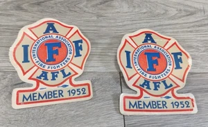 2 Adesivi Membri Vintage 1952 Associazione Internazionale Vigili del Fuoco Stickers - Foto 1 di 8