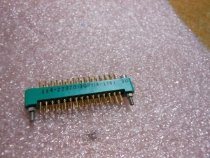PARTE CONNETTORE WINCHESTER # 114-22870-30PD4-113J NSN: 5935-00-628-8404 - Foto 1 di 6