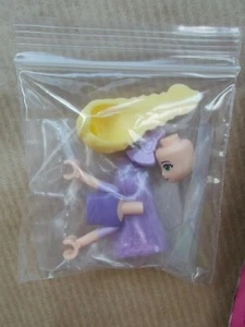NEU MÄDCHEN LEGO DISNEY PRINZESSIN RAPUNZEL MINIFIGUR MIT LILA LAVENDEL HAARSCHLEIFE - Bild 1 von 3