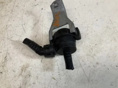 Válvula de ventilación del tanque de combustible BMW 550i GT 10 11 12 13 14 15 OEM B Foto 1 de 4