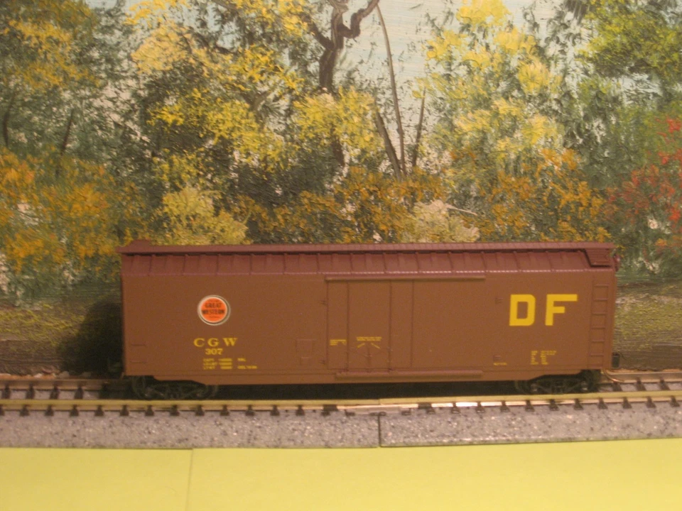  MICRO-TRAINS N SCALE #32300 50'STD BOXCAR SNGL DOOR CHICAGO GREAT WESTERN #307 - Image 1 of 1