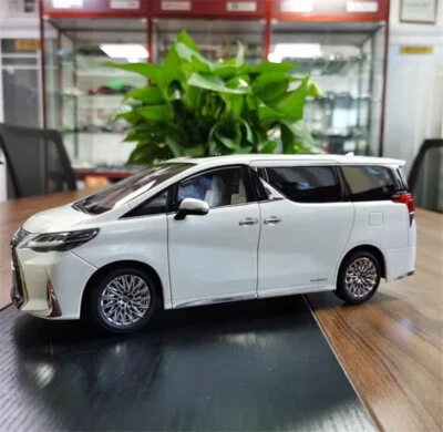 1:18 for KengFai for LEXUS for LM300h for MPV fully open white left-hand drive - Image 1 of 4