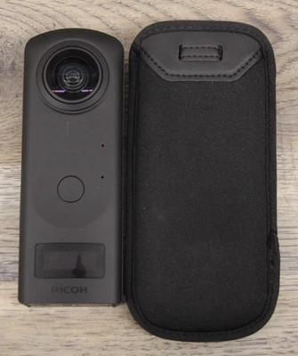 Cámara Ricoh R02020 Theta Z1 51 GB negra 360 - LENTE RAYADA Foto 1 de 4
