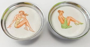 Vintage 50er Ära Set (2) Getränk Untersetzer klar MCM Pinup Girls Metall Ring stapelbar - Bild 1 von 11