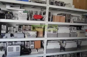 Inversor Lenze EVS9326-EIV004 EVS9326EIV004 USADO - Imagen 1 de 1