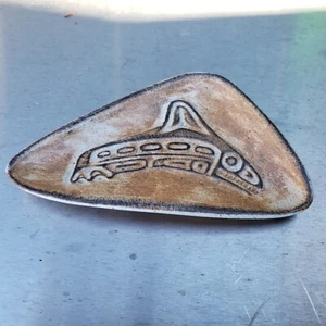 Plato de cerámica artística nativa canadiense Haida Tlingit Killer Whale B.C. Arcilla hecha a mano - Imagen 1 de 10