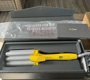 DRYBAR THE BEACH BENDER TRIPLE BARREL WAVER THE PERFECT BLOWOUT WAVES NUOVO - Foto 1 di 6