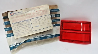 Oldsmobile Delta 88 GM 1988 OEM 4 puertas trasera derecha cubierta de lente roja solo nuevo en stock Foto 1 de 4