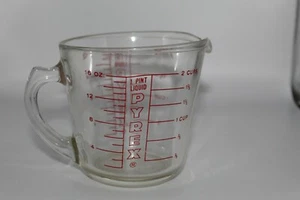 Vintage Pyrex 516 lettera rossa manico a D 2 tazze 16 oz misurino vetro liquido USA - Foto 1 di 4