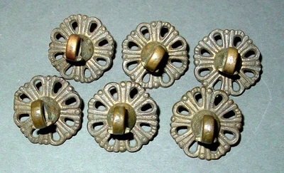 6 peças de móveis vintage de latão anel gota puxar placas traseiras vieira com bordas flor - Imagem 1 de 4