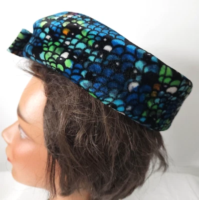 Sombrero de terciopelo pastillero vintage años 60 con alfiler de sombrero estilo Janet Foto 1 de 4