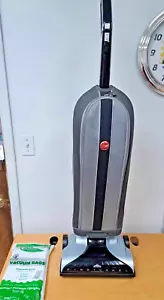 Hoover Platinum Windtunnel UH30010 Bagged Upright HEPA Vacuum Cleaner & Bags! - Picture 1 of 10