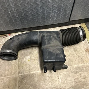 2001-2004 TOYOTA TUNDRA SEQUOIA 4.7L AT AIR CLEANER BOX INTAKE HOSE PIPE Flaw - Picture 1 of 4