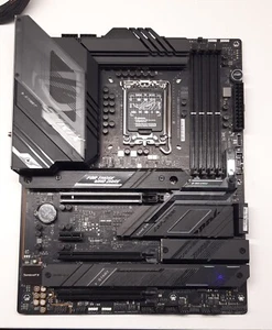 Asus Rog Strix Z790-F GAMING WIFI LGA 1700 12th 14th gen with accessories - Photo 1/6
