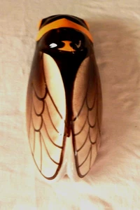 CICADA WALL VASE - FRENCH MAJOLICA-VINTAGE- HANDPAINTED - 8.25 INCHES LONG - Picture 1 of 5