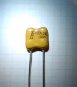 1 pc 390pF, 390 pF, 1kV Mica Capacitor, P/N CDV16FF391JO3F - Picture 1 of 1