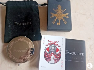 2018 THE FAVOURITE MOVIE/FILM YORGOS LANTHIMOS PLAYING CARDS DECK&COMPACT MIRROR - Picture 1 of 2