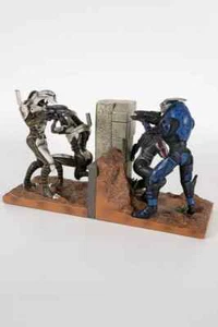 Mass Effect Garrus Shepard Battle Firefight Geth Bookend Statue Bioware NEW - Picture 1 of 10