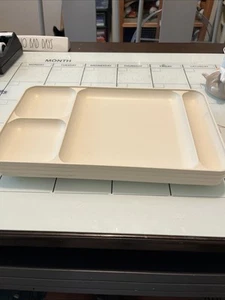 4 VTG Tupperware #1535 Almond Colored Cafeteria Lunch Divided Food Trays 15”x9” - Picture 1 of 6
