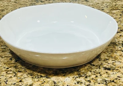 Crate & Barrel 13.5 英寸 Mercer 纯白色几何形状大号餐碗 EC — 第 1/4 张图片