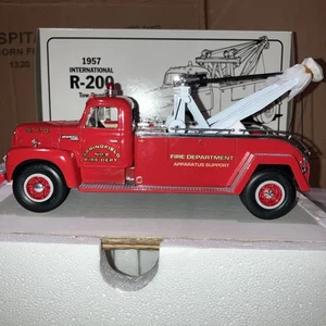 First Gear #10-1307 1957 R-200 International Springfield Fire Dept Tow Truck - Picture 1 of 21