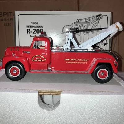 Camión de remolque First Gear #10-1307 1957 R-200 International Springfield Fire Dept Foto 1 de 4