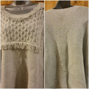 Zeitloser hellgrauer armloser Poncho/Cape mit weichem Tragegefühl One Size. Neu (N) - Bild 1 von 5