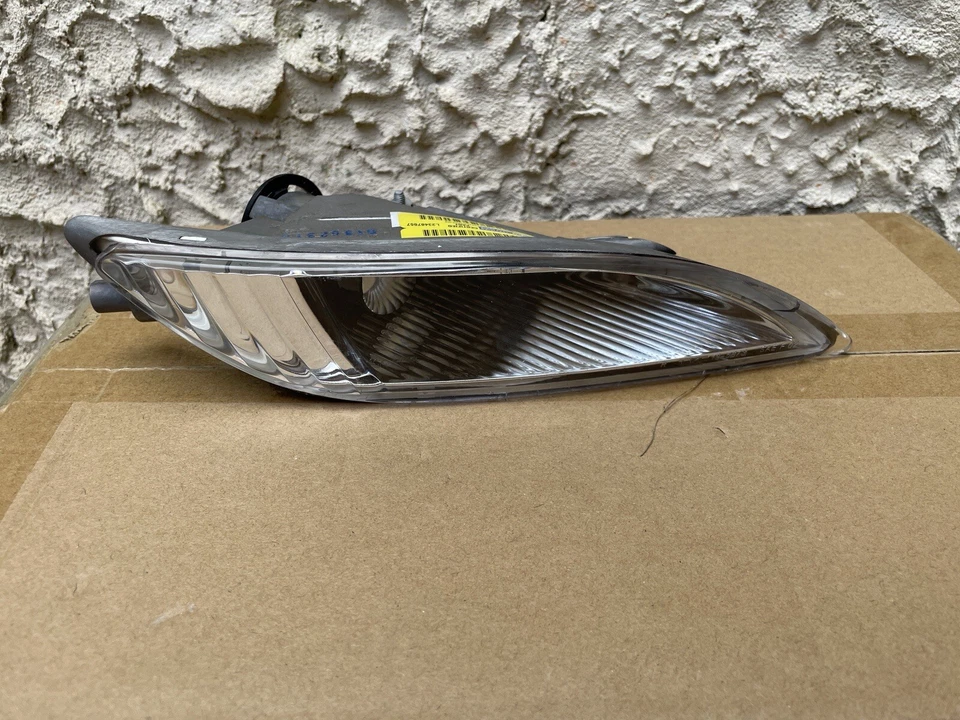 Luz antiniebla derecha derecha Toyota Sienna 2006-2010 - regular TYC 19-5874-00. A598 Foto 1 de 4