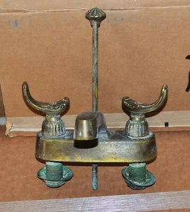 Perillas estilo ala ornamentadas grifo latón baño antiguo de colección - Imagen 1 de 6