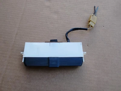 Lámpara de luz de mapa de tablero central Datsun 240Z OEM usada buen estado de funcionamiento Foto 1 de 4