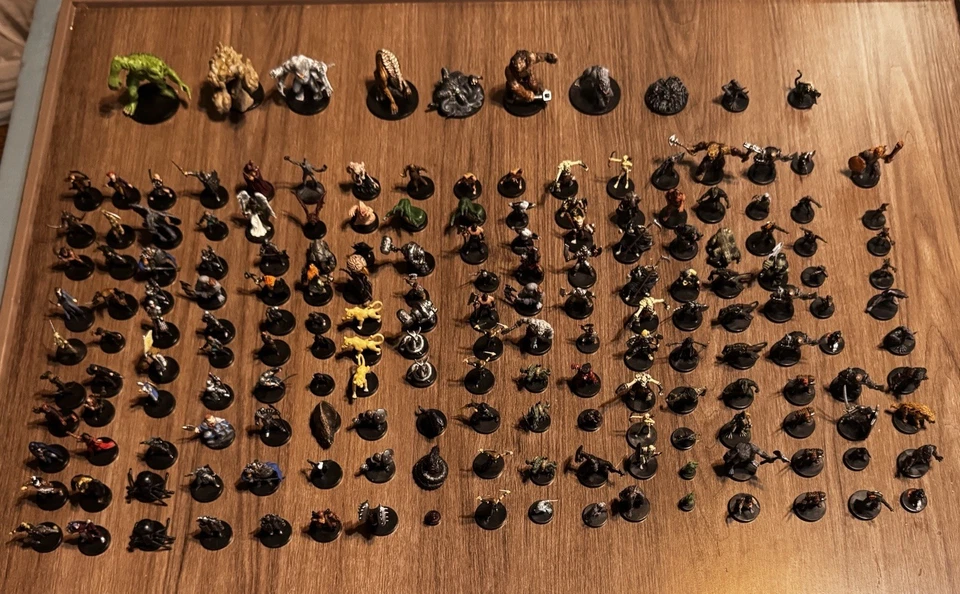 Gigantic Lot Of 180 Early To Mid 2000s WOTC Dungeons & Dragons DnD Miniatures - Image 1 of 4