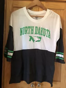 UNIVERSITY OF NORTH DAKOTA FIGHTING HAWKS TSHIRT 1/2 SLEEVE SIZE SMALL - Picture 1 of 5