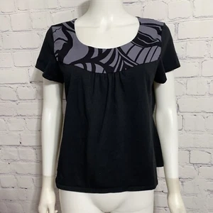 Camicetta hawaiana donna vintage Leina’ala L nera scollo floreale manica corta - Foto 1 di 4