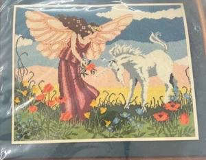 Hilo de lana Dimensions Needlepoint 1980 Mythical Meadow #2148 NUEVO paquete rasgado - Imagen 1 de 7