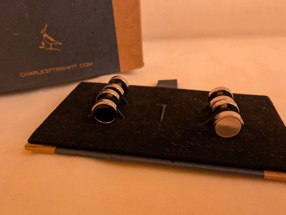 全新 Charles Tyrwhitt 珍珠母和玛瑙 晚礼服 耳钉 银色 盒装 — 第 1/4 张图片