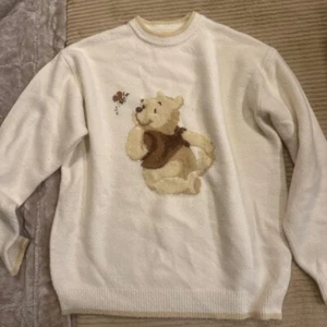 Tokyo Disney Resort limited Long Sleeve sweater Pooh Bee 2024 size L fashion - Picture 1 of 3